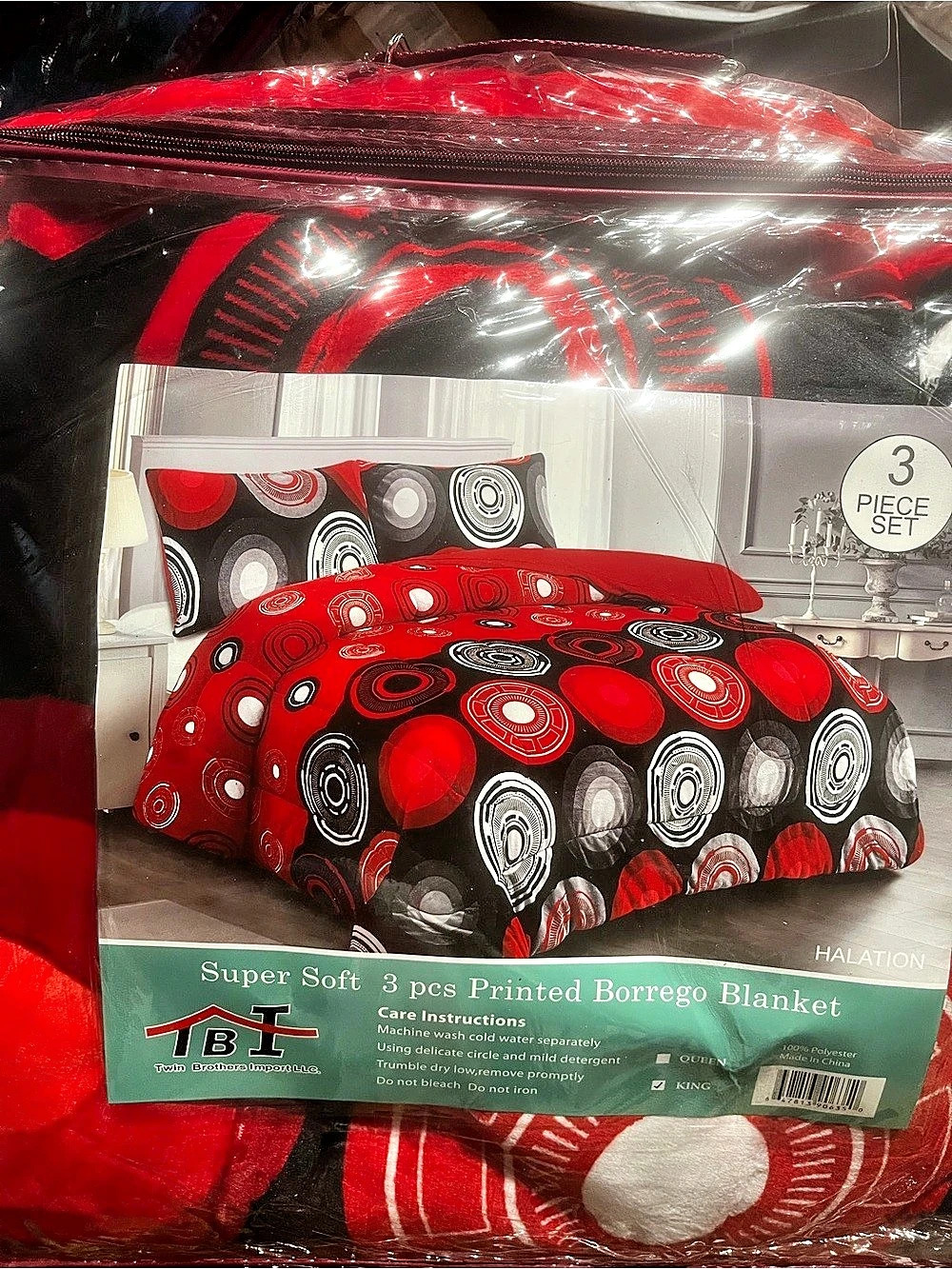 TBL Super Soft 3 pcs Printed Borrego Blanket Red & Black 3-Piece Blanket Set NWT - Picture 3 of 5